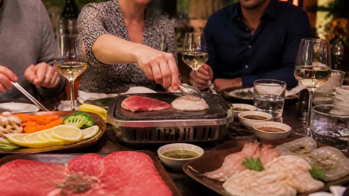 Pierrade : viandes, sauces et astuces pour une soirée réussie
