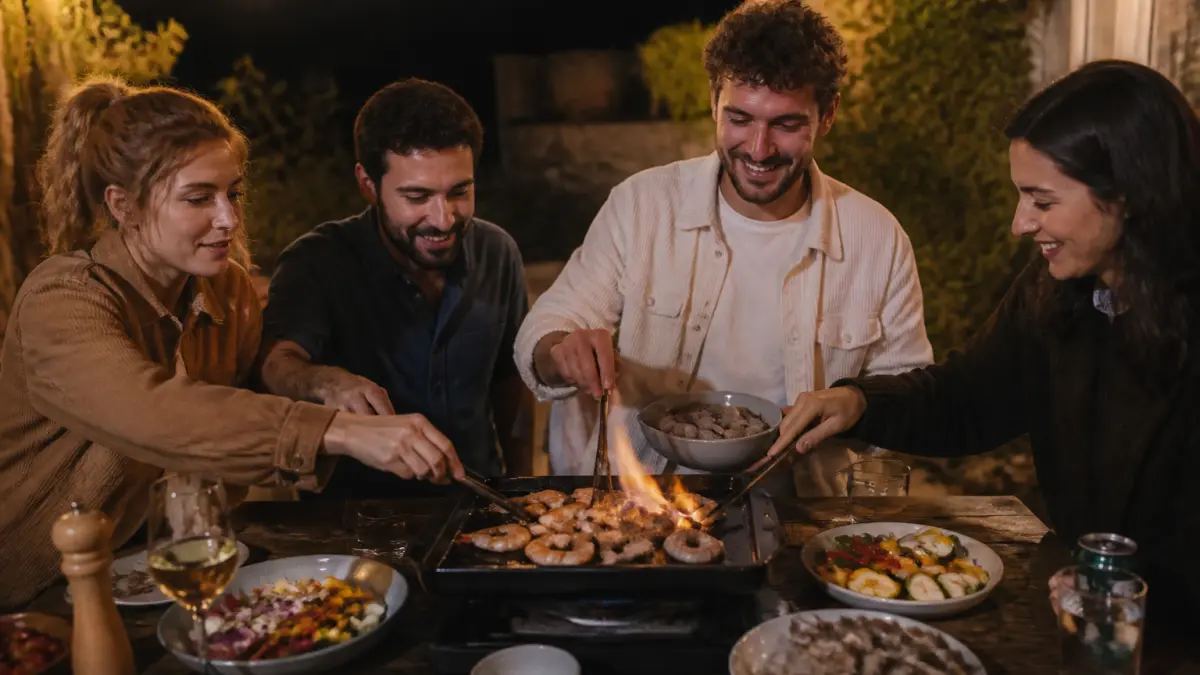 Plancha de table : 3 recettes bluffantes pour vos soirées entre amis
